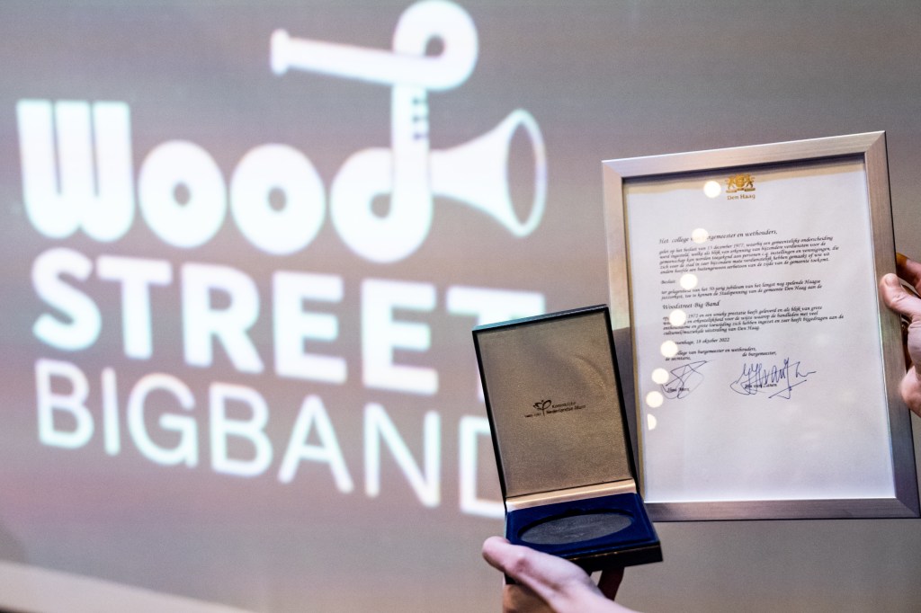 Stadspenning gemeente Den Haag voor de Woodstreet Big Band. Foto: De Schaapjesfabriek - Tessa Veldhorst